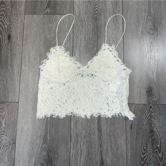 *SOLD* ZARA Lace Crop Top🤍 - Picture 2 of 7